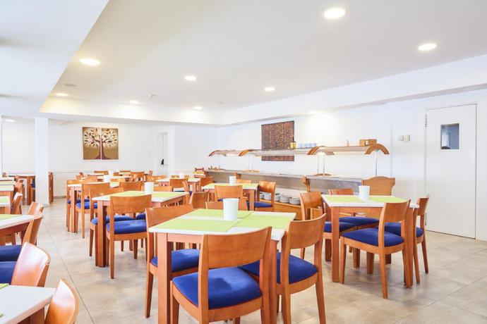 Imagen del bar/restaurante del Hostal Gami Adults Only. Foto 2