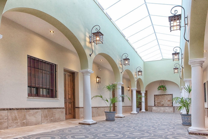 Imagen de los interiores del Hostal Garlu. Foto 10