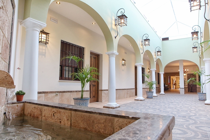 Imagen de los interiores del Hostal Garlu. Foto 13