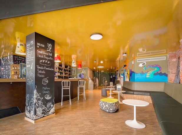 Imagen del bar/restaurante del Hostal Generator Hamburg - Hostel. Foto 9