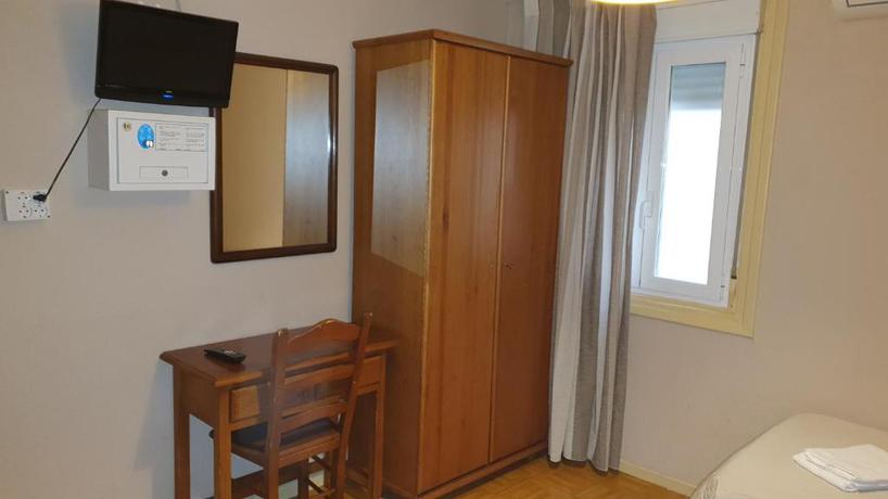 Imagen de la habitación del Hostal Ginebra, Centro de Madrid. Foto 4