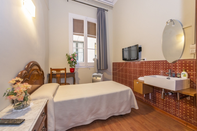 Imagen de la habitación del Hostal Girona. Foto 4
