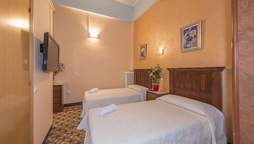 Imagen de la habitación del Hostal Girona. Foto 9