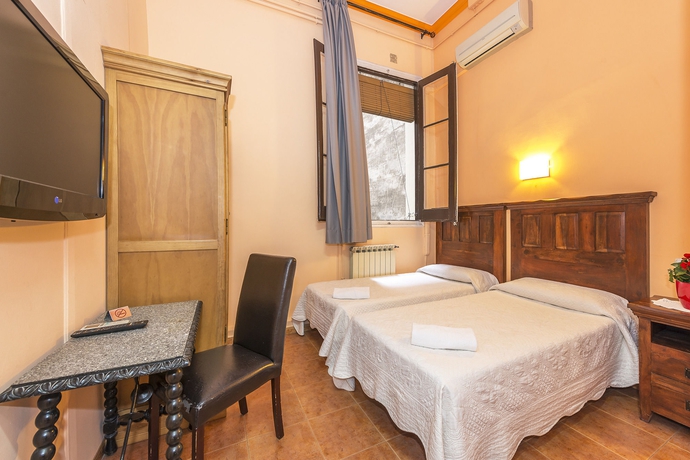 Imagen de la habitación del Hostal Girona. Foto 12