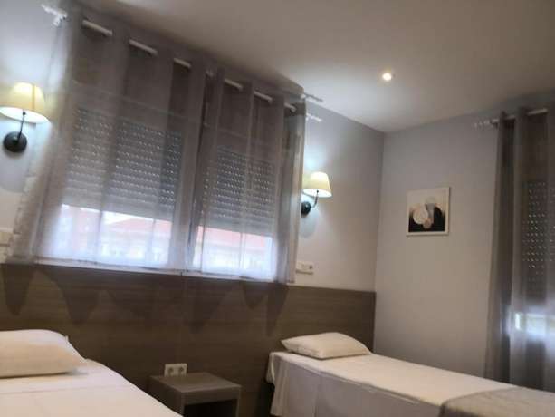 Imagen de la habitación del Hostal Golden Alcal&aacute;, Ciudad Lineal. Foto 12