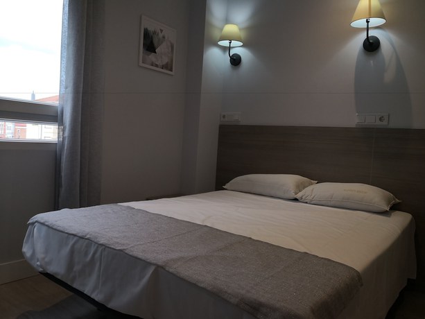 Imagen de la habitación del Hostal Golden Alcalá, Madrid. Foto 3