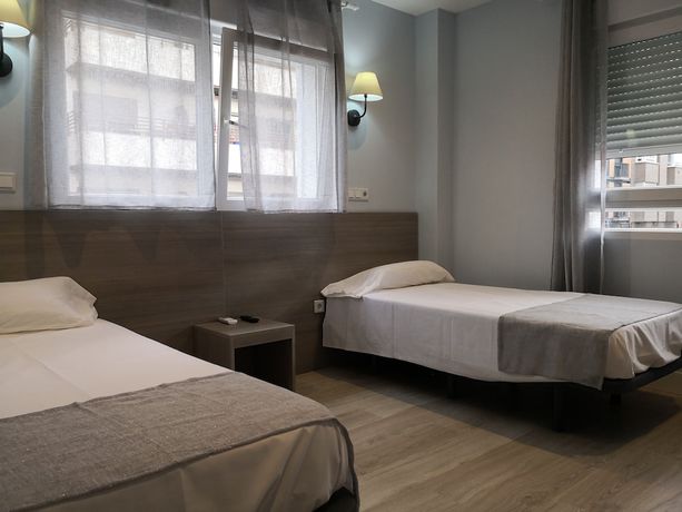 Imagen de la habitación del Hostal Golden Alcalá, Madrid. Foto 11