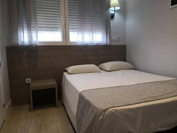 Imagen de la habitación del Hostal Golden Alcalá, Madrid. Foto 14