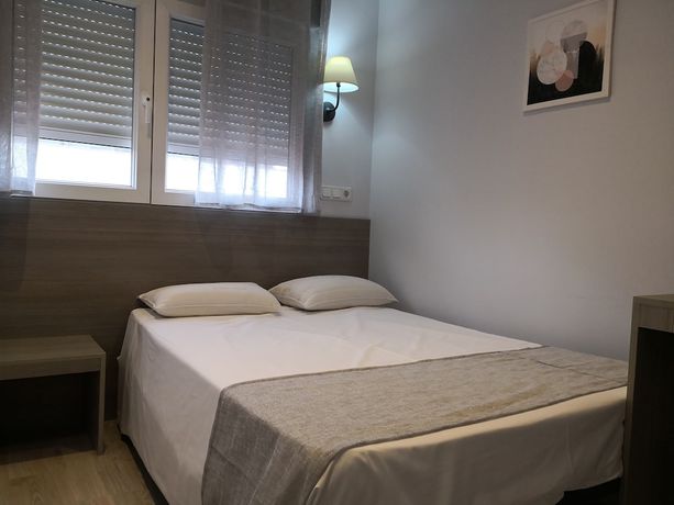 Imagen de la habitación del Hostal Golden Alcalá, Madrid. Foto 18