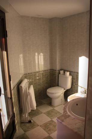 Imagen de la habitación del Hostal Gonzalez. Foto 26