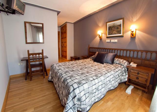 Imagen de la habitación del Hostal Gran Duque. Foto 5