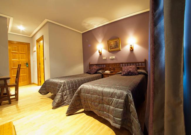 Imagen de la habitación del Hostal Gran Duque. Foto 7