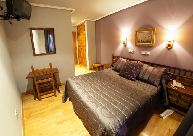 Imagen de la habitación del Hostal Gran Duque. Foto 8