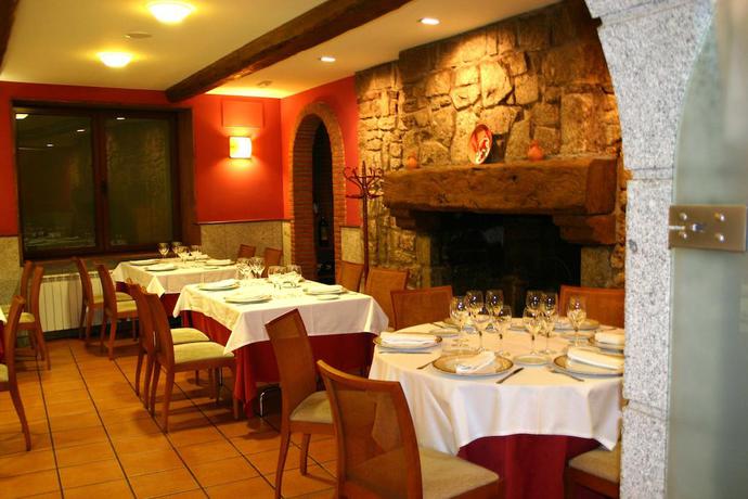 Imagen del bar/restaurante del Hostal Gran Duque. Foto 2