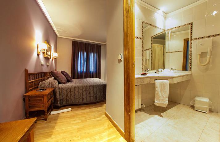 Imagen de la habitación del Hostal Gran Duque, Piedrahíta. Foto 6