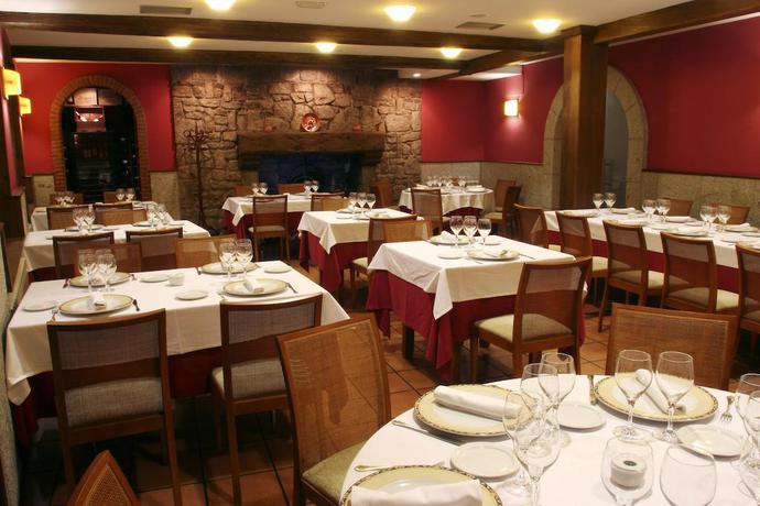 Imagen del bar/restaurante del Hostal Gran Duque, Piedrahíta. Foto 3