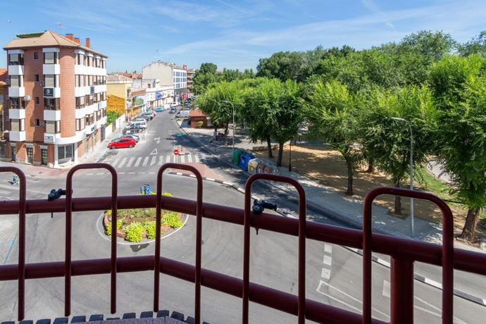 Imagen de los exteriores del Hostal Gran Via, Pinto. Foto 19