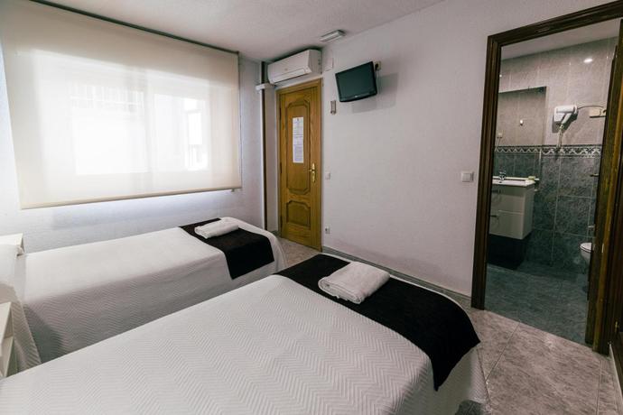 Imagen de la habitación del Hostal Gran Via, Pinto. Foto 13