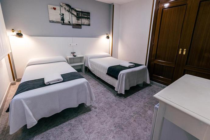 Imagen de la habitación del Hostal Gran Via, Pinto. Foto 16