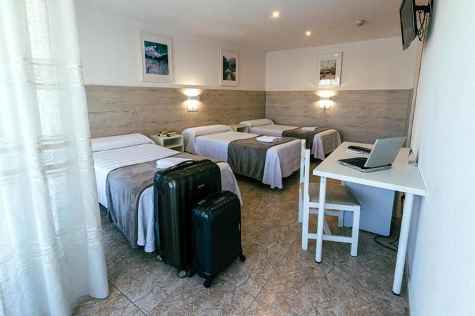 Imagen de la habitación del Hostal Gran Via, Pinto. Foto 18