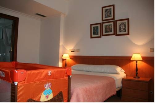 Imagen de la habitación del Hostal Gran Vía, Vigo. Foto 9