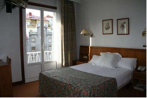 Imagen de la habitación del Hostal Gran Vía, Vigo. Foto 12