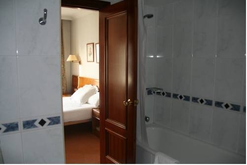 Imagen de la habitación del Hostal Gran Vía, Vigo. Foto 13