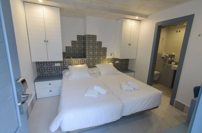 Imagen de la habitación del Hostal Gravina, Tarifa. Foto 6
