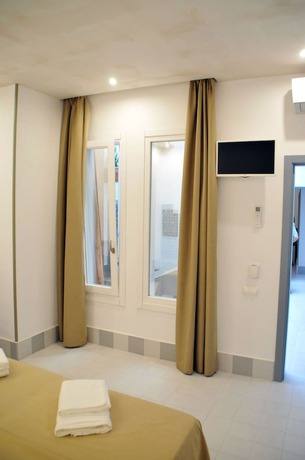 Imagen de la habitación del Hostal Gravina, Tarifa. Foto 14