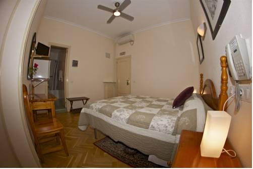 Imagen de la habitación del Hostal Greco Madrid. Foto 13