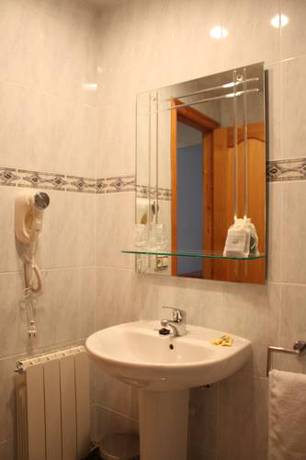 Imagen de la habitación del Hostal Gúdar. Foto 14