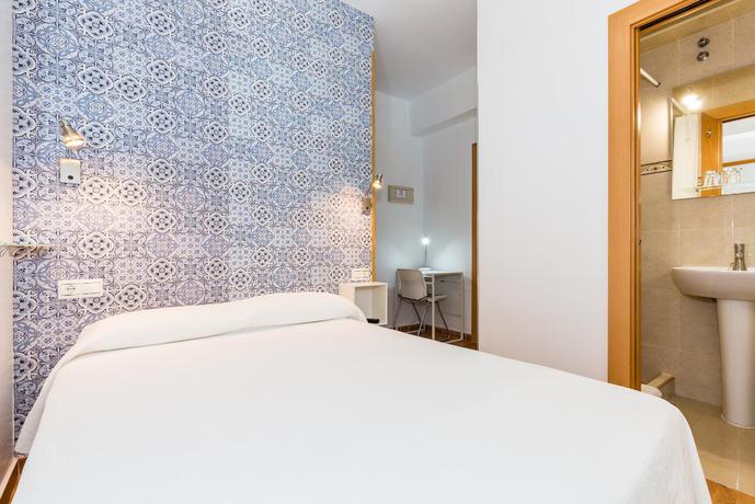 Imagen general del Hostal Guadalupe, Torremolinos. Foto 2