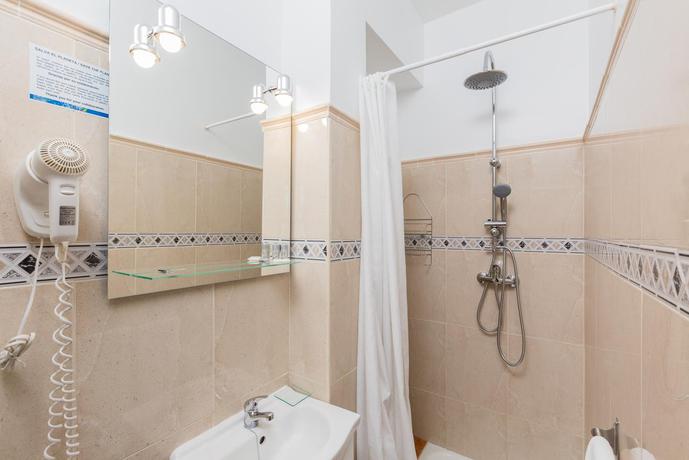 Imagen general del Hostal Guadalupe, Torremolinos. Foto 4