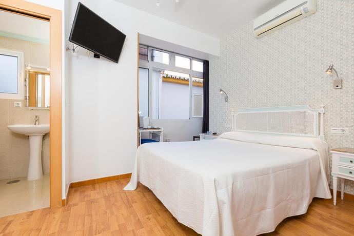 Imagen general del Hostal Guadalupe, Torremolinos. Foto 9