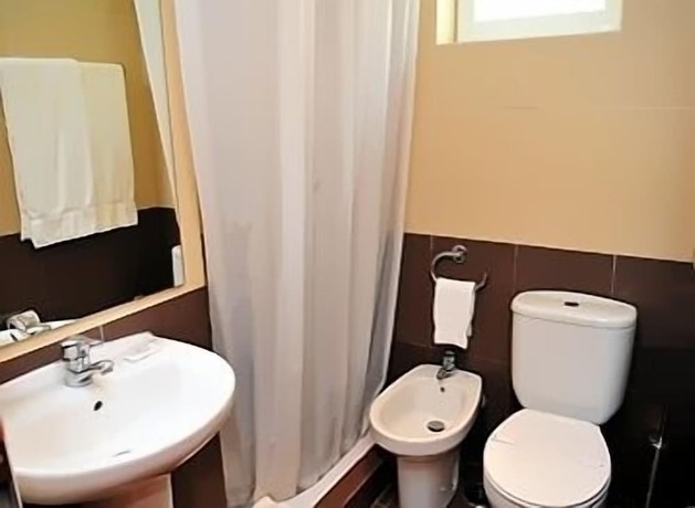 Imagen de la habitación del Hostal GuestHouse Bocage. Foto 9