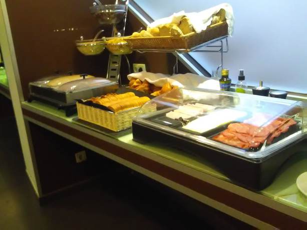 Imagen del bar/restaurante del Hostal GuestHouse Bocage. Foto 7