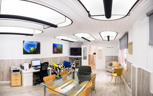 Imagen de los interiores del Hostal Guillot. Foto 9