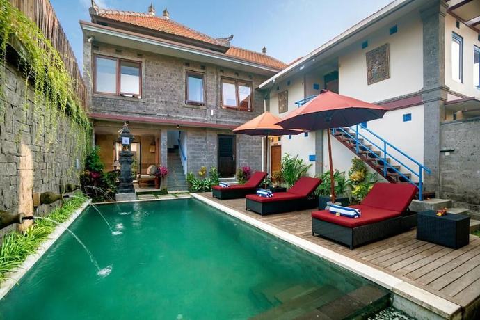 Imagen de la piscina del Hostal Hartaning House by Pramana Villas. Foto 11