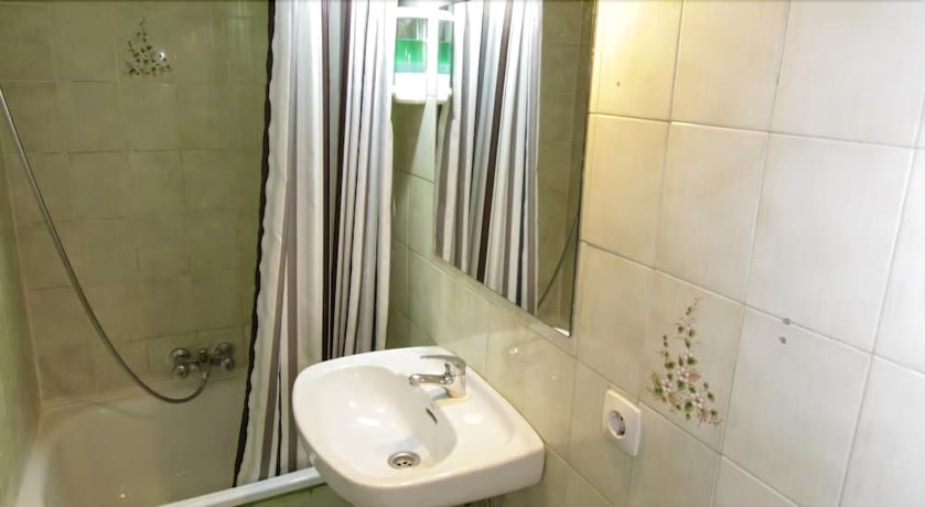 Imagen de la habitación del Hostal Helena 2. Foto 14