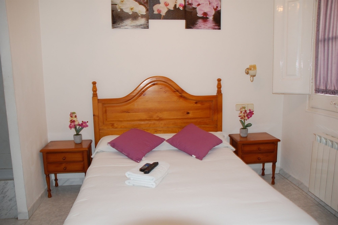 Imagen de la habitación del Hostal Hera, EL BORN. Foto 3