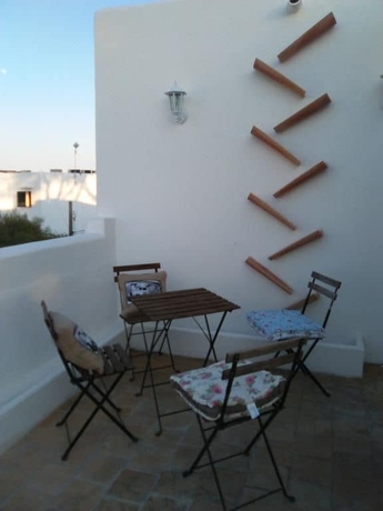 Imagen de los exteriores del Hostal Home D'or. Foto 9