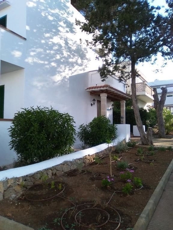 Imagen de los exteriores del Hostal Home D'or. Foto 11