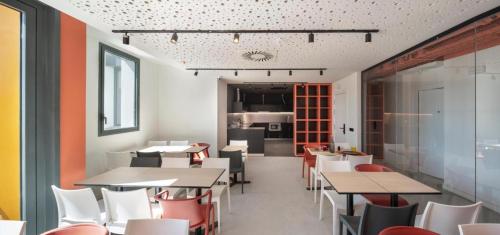 Imagen de la habitación del Hostal Home and CoLiving Pamplona. Foto 15