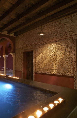 Imagen de la piscina del Hostal Hospederia Baños Arabes De Cordoba. Foto 8