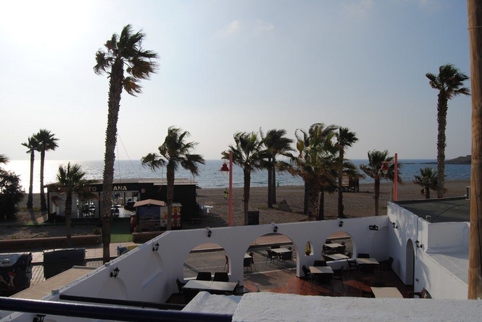 Imagen de los exteriores del Hostal Hospedería Los Mellizos. Foto 11