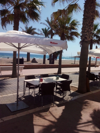 Imagen de los exteriores del Hostal Hospedería Los Mellizos. Foto 12