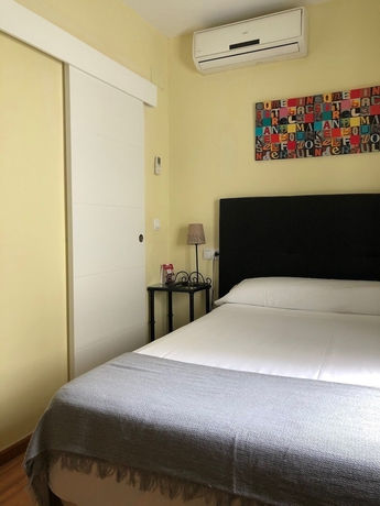 Imagen de la habitación del Hostal Hospedería Luís De Góngora. Foto 7