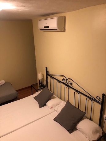 Imagen de la habitación del Hostal Hospedería Luís De Góngora. Foto 9