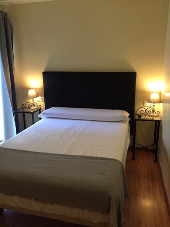 Imagen de la habitación del Hostal Hospedería Luís De Góngora. Foto 14