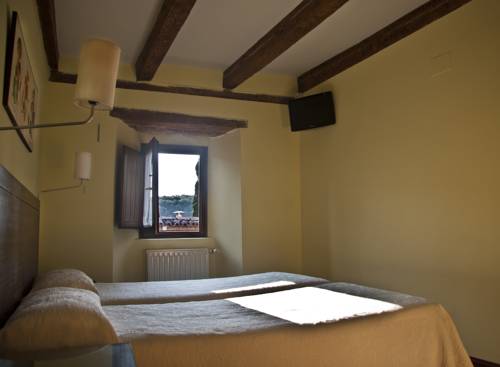 Imagen de la habitación del Hostal Hospeder&iacute;a Porta Coeli. Foto 7